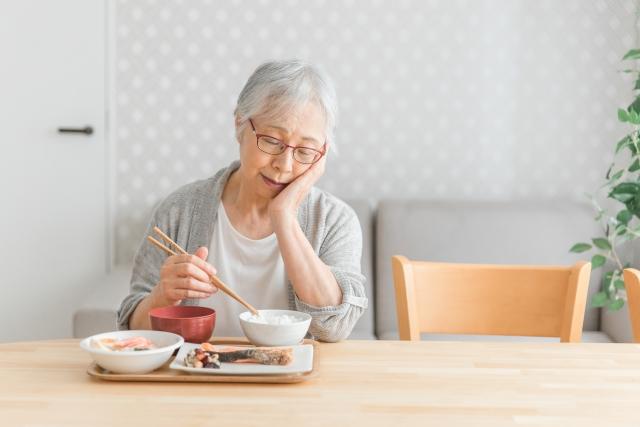 健康な口で幸せな毎日を～高齢者の口腔ケアについて～