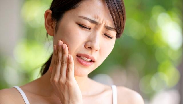 歯が痛いのに「虫歯じゃない」と言われたら？自覚のない歯ぎしり・食いしばりの恐怖