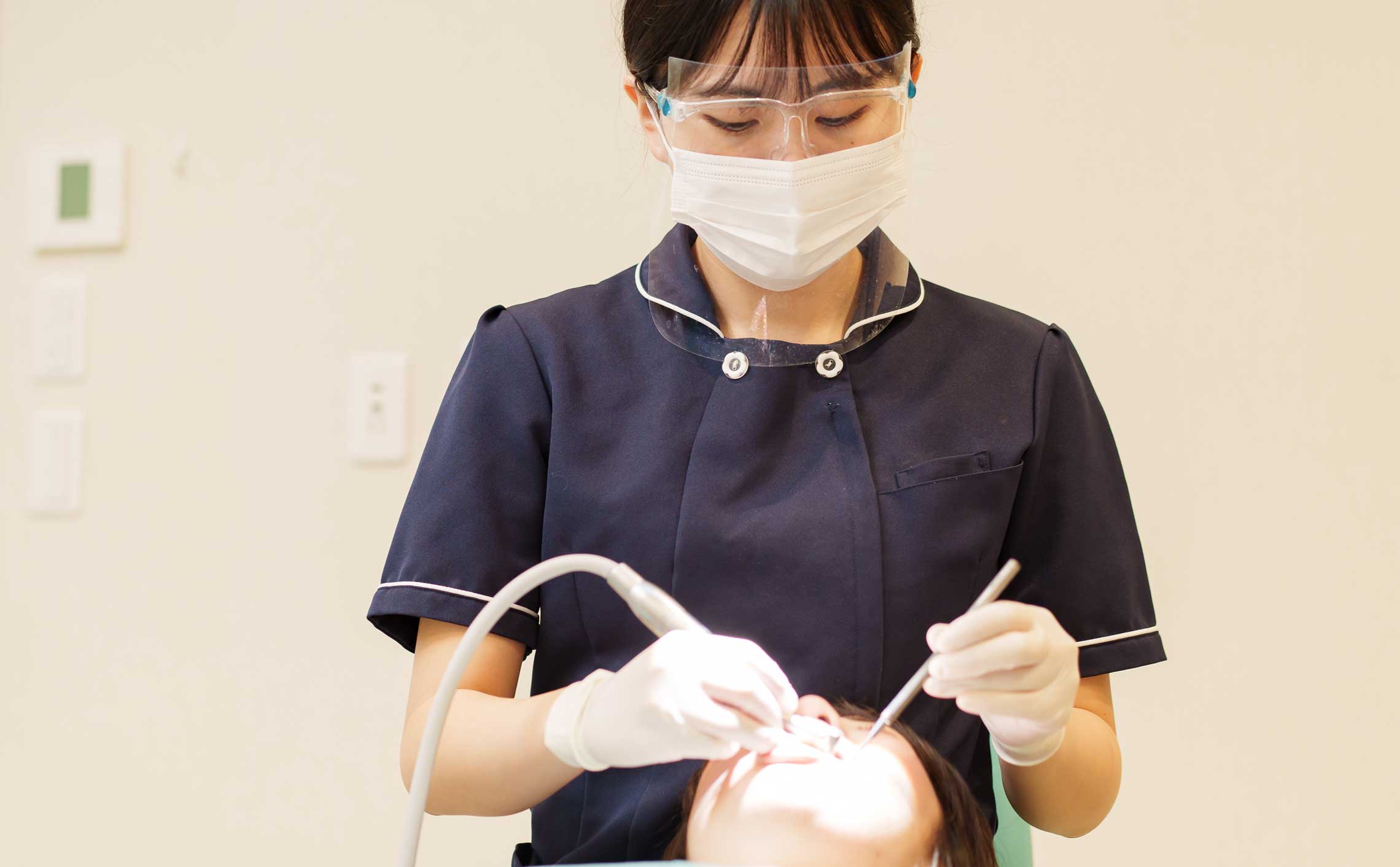多様な経験をもつ歯科衛生士による歯石除去